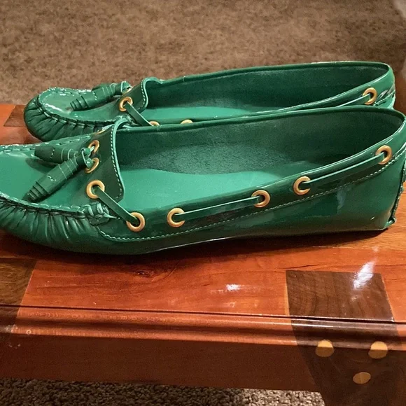 MICHAEL KORS GREEN LOAFERS. SIZE 6. THIS GREEN💚💚 NWOT - Picture 3 of 11